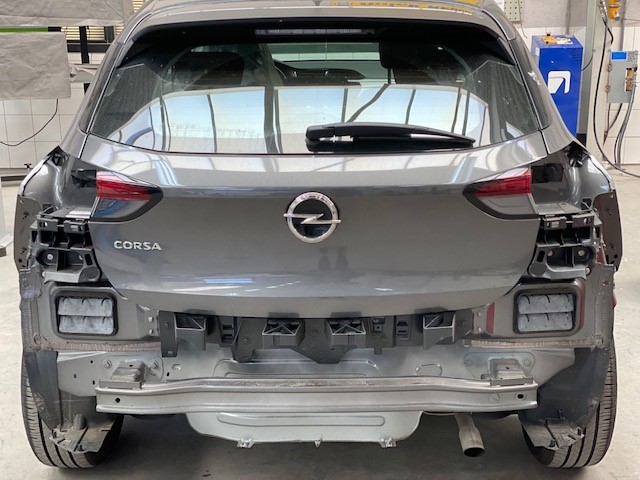 De-, en montagemedewerker